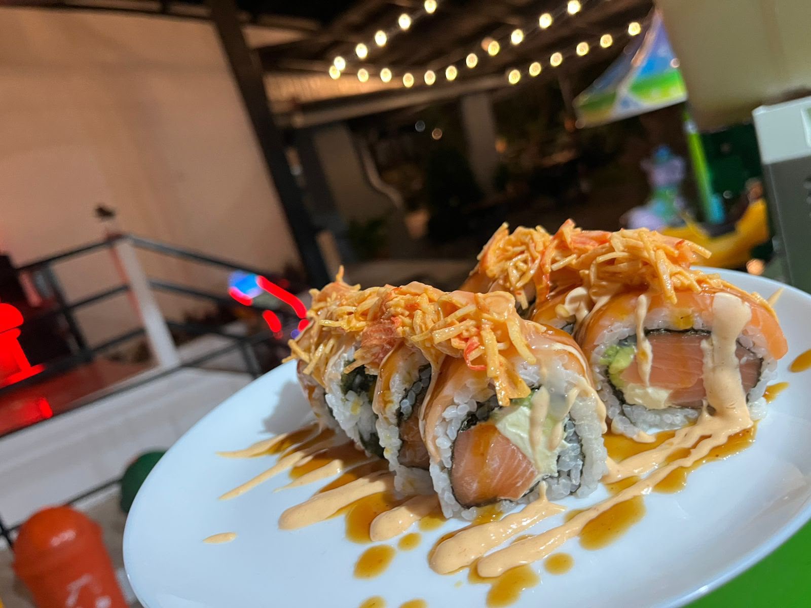 Sushi roll de salmón fresco